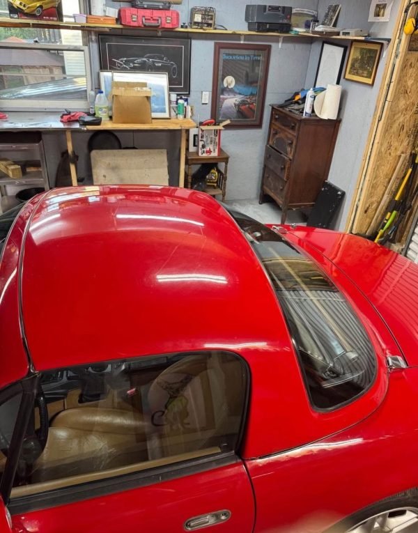 MAZDA MX-5 RED HARD TOP